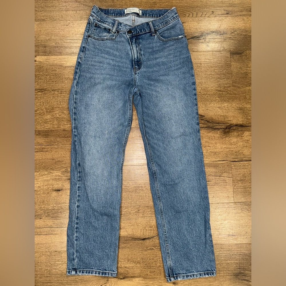 Abercrombie & Fitch Dad Jean High Rise 26/2 Short Jeans